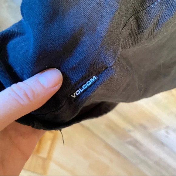 💥5/$25  Volcom men’s black & red‎ t-shirt in size large - Picture 6 of 9